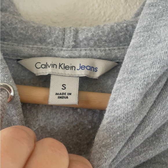 Calvin Klein Jeans Gray Short-Sleeve Sweatshirt with White Logo - Picture 2 of 2